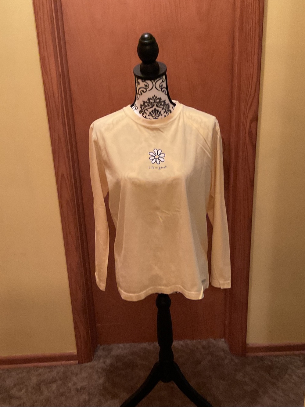 Women's Long-Sleeve Cream Daisy Graphic Tee